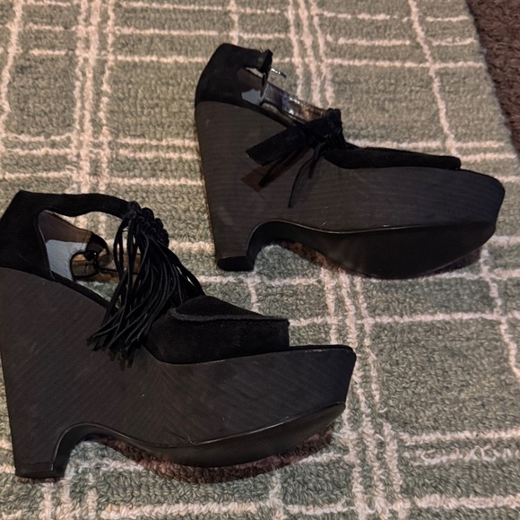 Carlos Santana Black Wedge Sandals - Picture 7 of 10